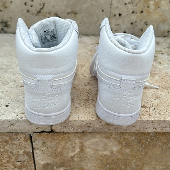 Like New - Picture 4 of 6